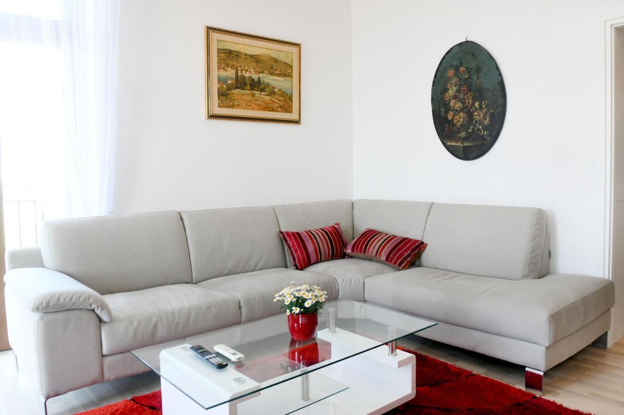 Divia Apartment Рийека Екстериор снимка