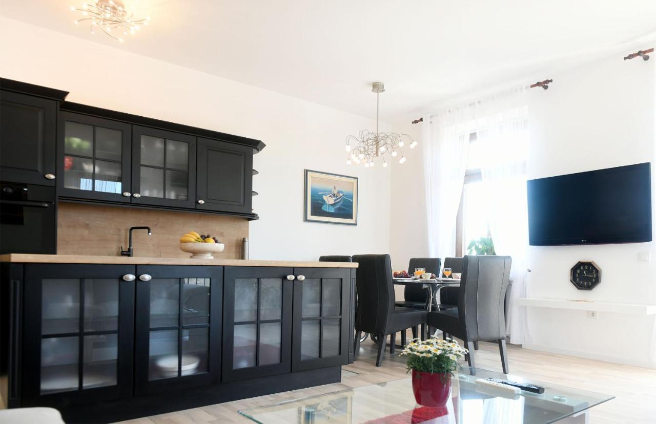 Divia Apartment Рийека Екстериор снимка
