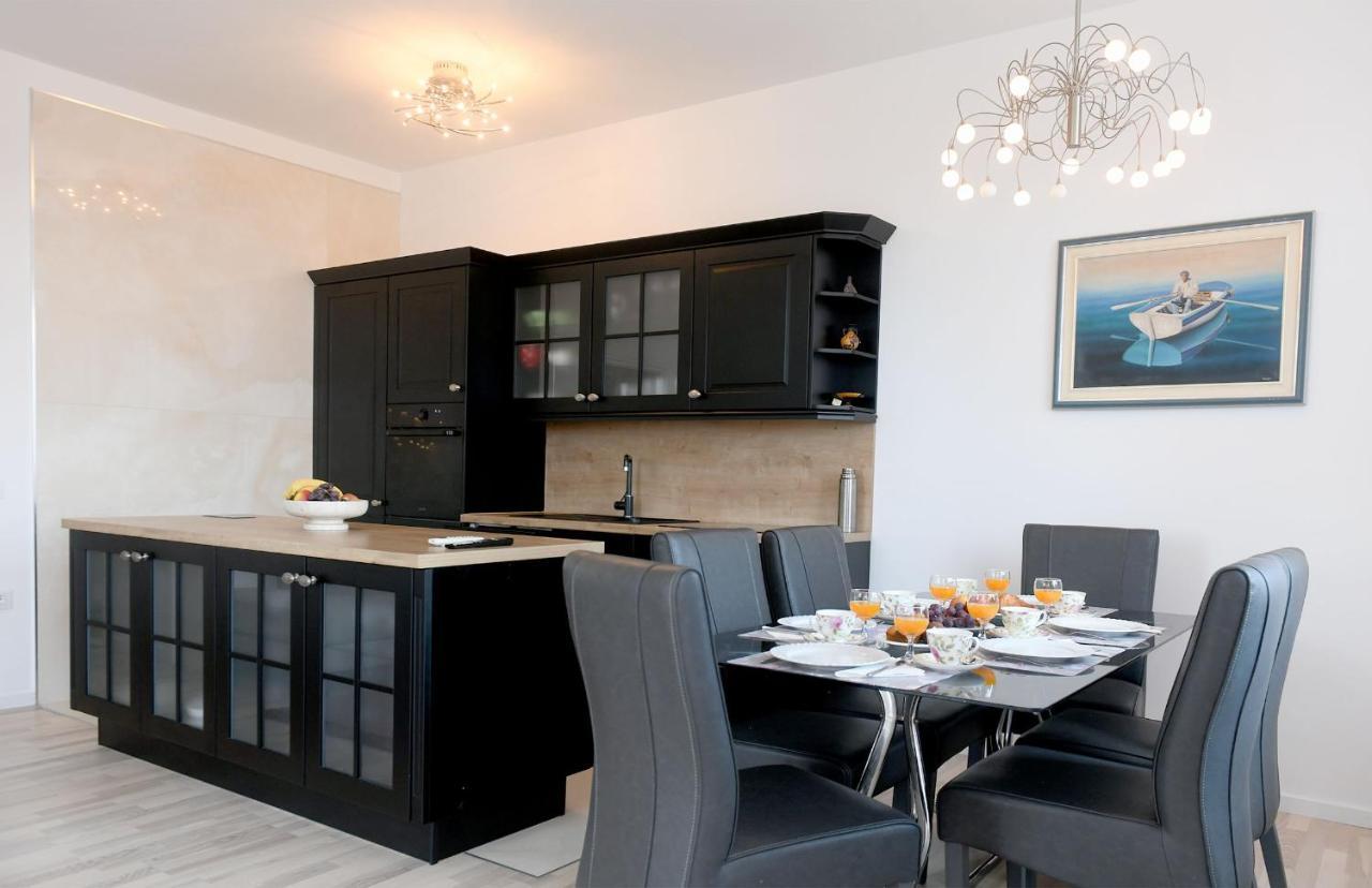 Divia Apartment Рийека Екстериор снимка